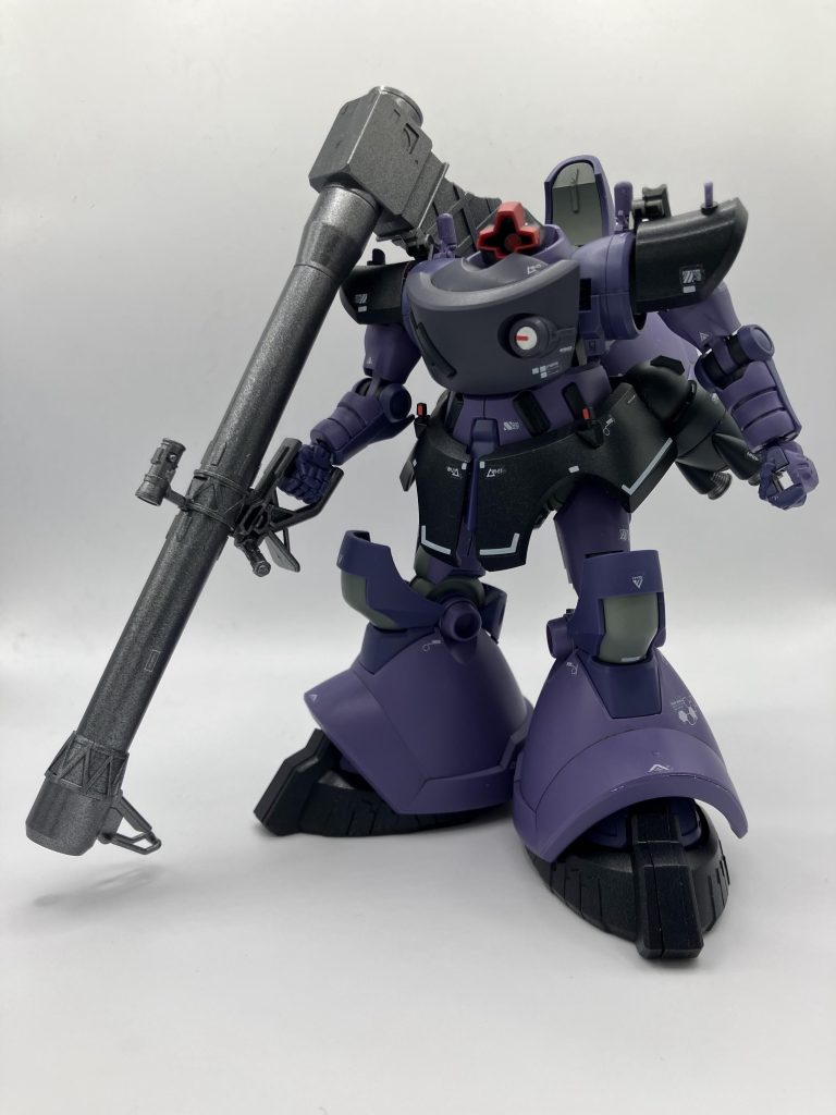 そういえばモノアイ系ってあまり作ってこなかったか？　1/144にしても存在感なかなかです。