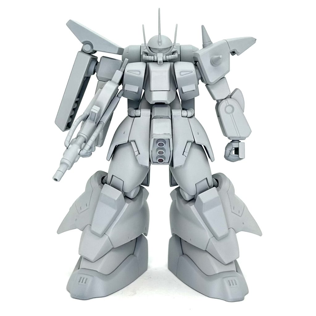 えーっと。。。 あと何かしたっけか🤔???あ、ショルダーアーマーは横に飛び出してる部分を1.5mmほど縮めました。あと肩関節の軸を一旦切り離して、胸を張れるように若干ハの字にしてあります。あぁ、あとは小顔化に伴って(というか小顔化作業時に折れちゃった)アンテナは少し短くシャープにしてあります。