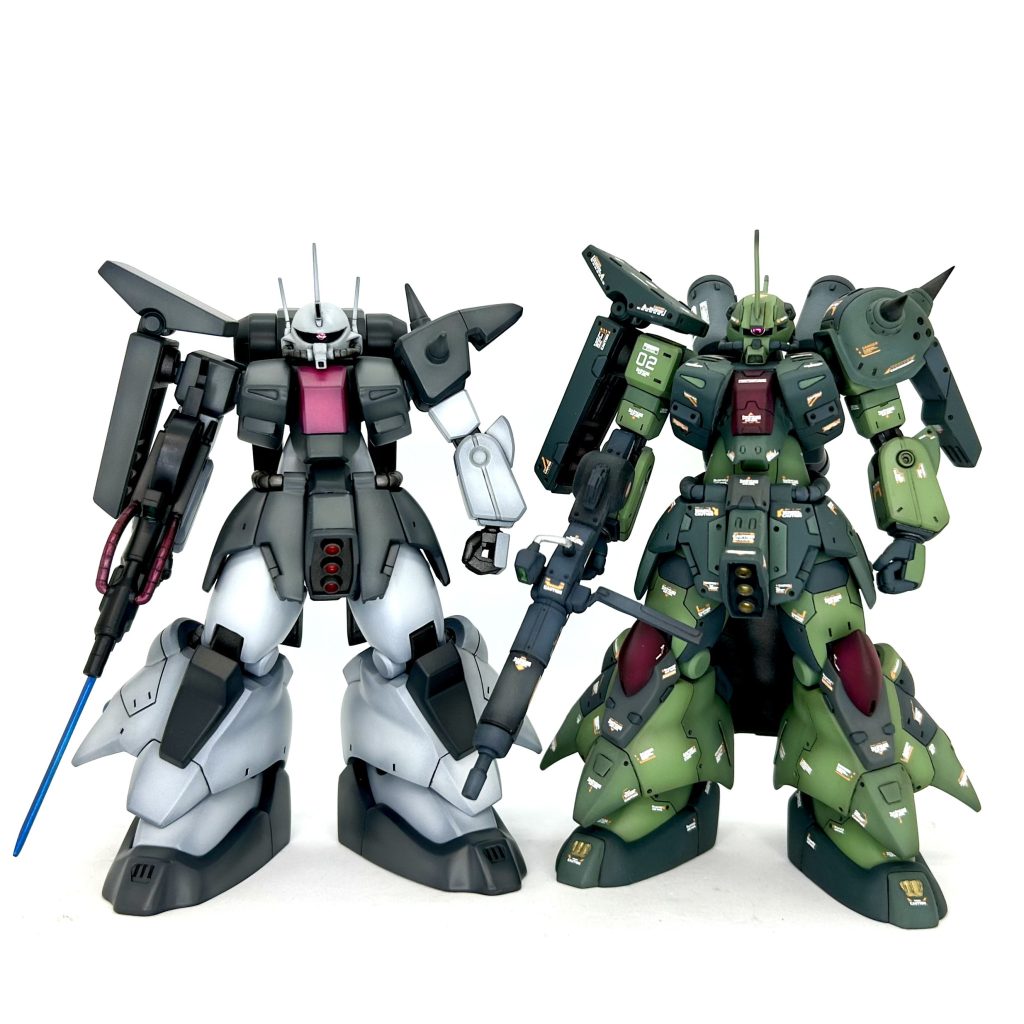 “カスタム”を再度カスタムしたヤツと。量産型の方もしばらく飾っておいて、飽きたらディテールアップしようかなぁ🤔