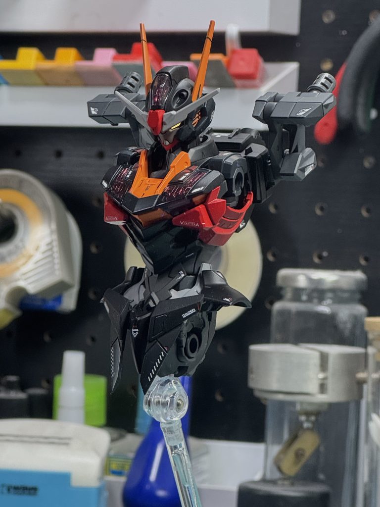 デカール貼り中この状態の写真をXに上げたところ何故か4000を超えるいいねを頂き嬉しさと困惑に震えておりました🫨