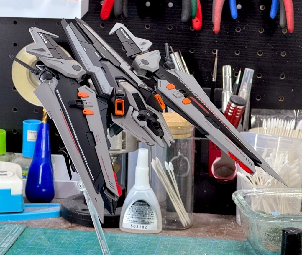 1個上の写真にバックパックを付けた状態ですがもはやトルソー状態ではボディが隠れてしまうほど巨大w🤣