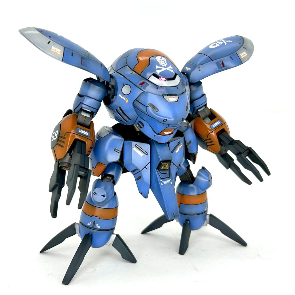 カラーリングはハイゴッグ色🩵って決めていたんですが…  手元にあった残り物の水色で塗ったらグフカス色🩵になってしまいました😅