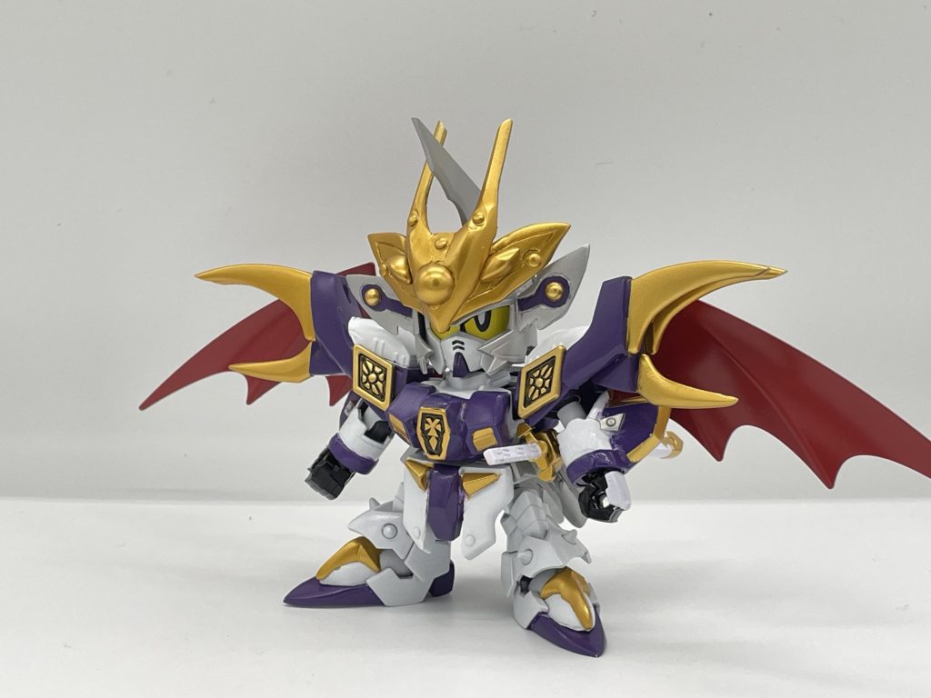 FRONTカラーリングはコミックを参考に特徴的な銀と紫を再現しました。