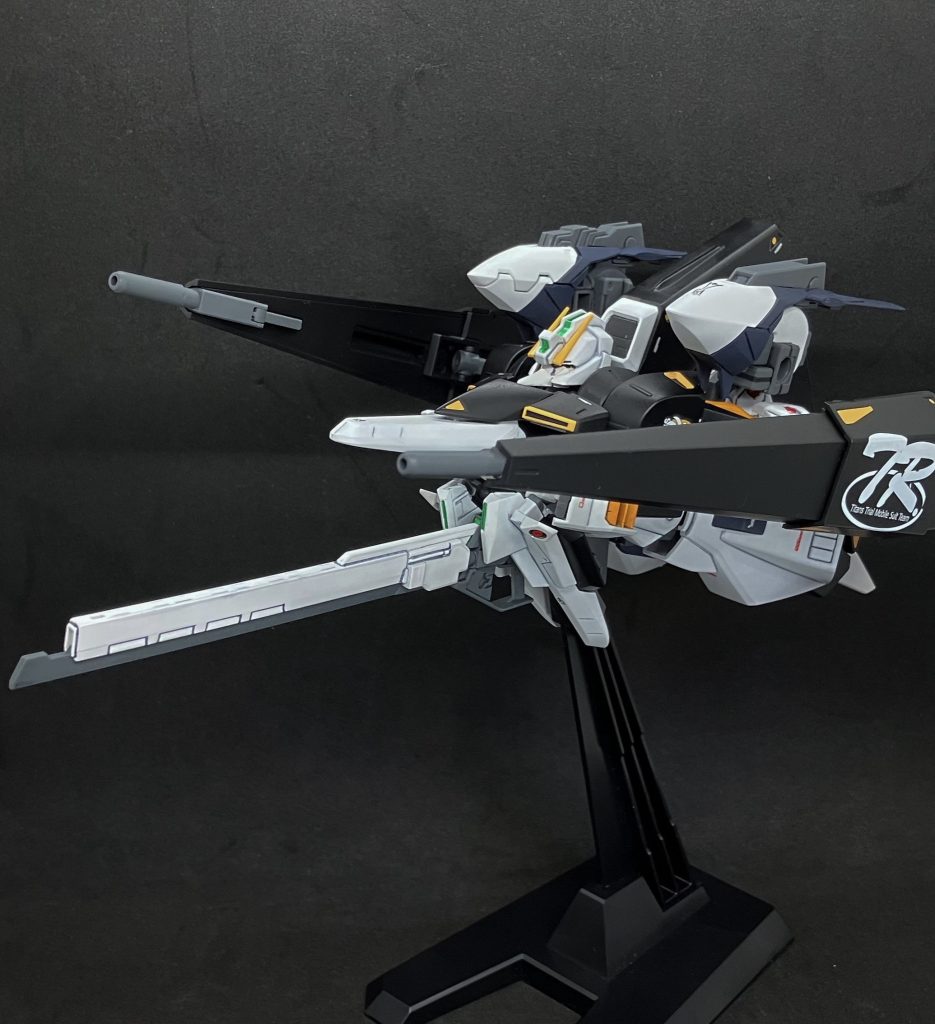 　MA形態に変形。胴体にロック機構はあれど基本的に扱いが難しいのでもう撮影以外では絶対変形させたくない！