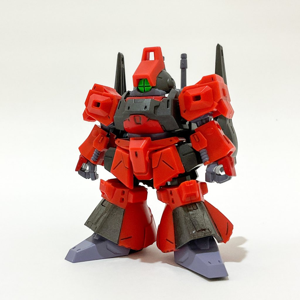 部分塗装からのスミ入れで仕上げました。合わせ目消しや表面処理をすると更に見栄えが良くなると思います。もちろんプラキットなので改造もできます。