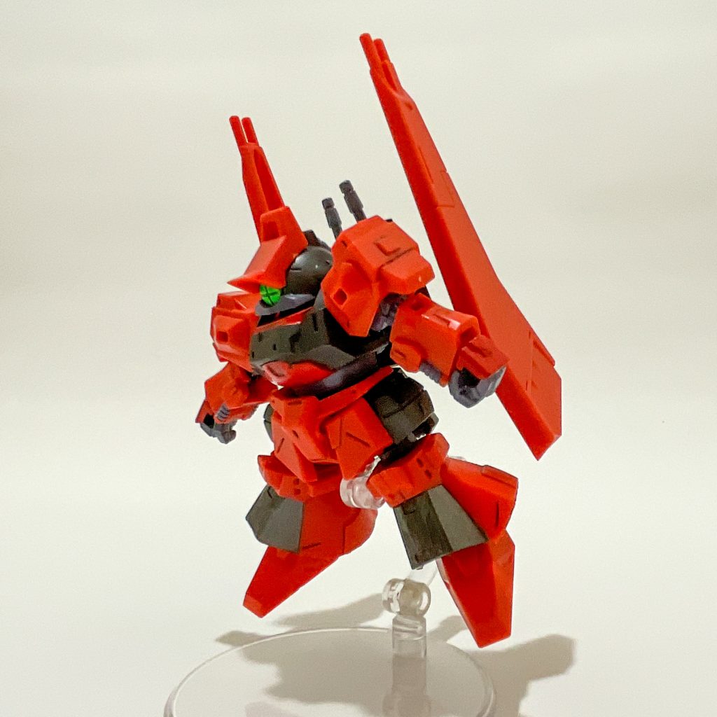 シュツルム・ディアスに換装できるパーツ（グライバインダー、形状違いのトサカ、大型のリアスカートとバックパック、成形色違いの足首）のセットです。