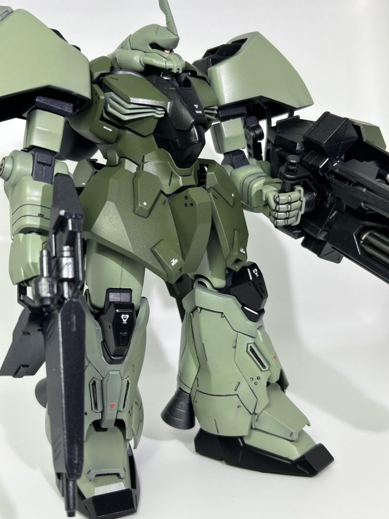 塗装はクレオスのMSグリーンとロシアングリーン(2)。ザクっぽくシンプルに。そのうち気が向いたらウェザリングでも。