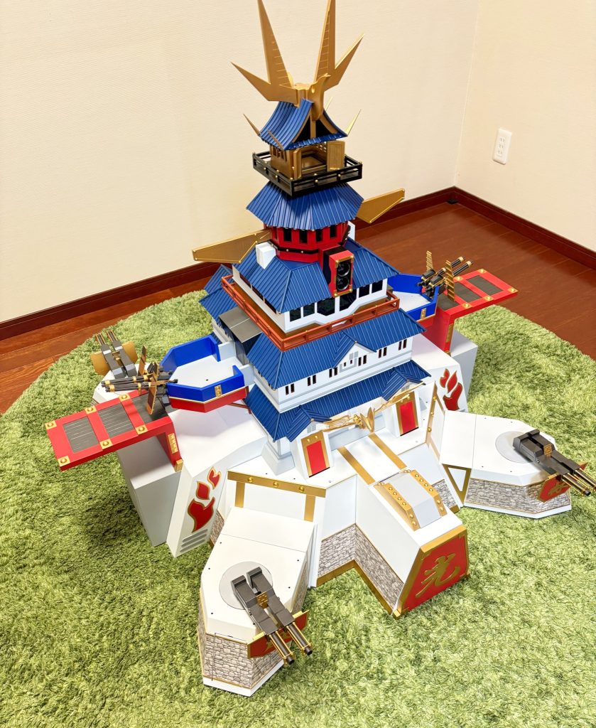 斜め上から。烈帝城はコミックワールドやコミックボンボンの漫画の背景でたまに出るのみで、設定画としても公式資料では小さな全体画が1枚あるのみだと思います。細部は想像しながらオリジナルでデザインを決めていきました。