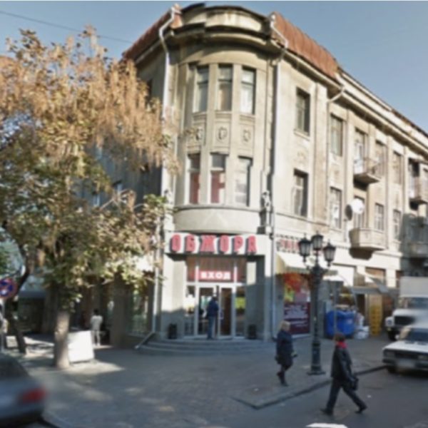 何と読むのか？分かりませんがウクライナ語の看板できました。ハンドメイドでこれ以上小さく加工するのは無理😭です。オーニングテント上は細か過ぎて諦めました😅。見たことも無いアルファベット…何て発音するのかも不明…ウクライナ人からしたら日本語なんてもっと分かんないでしょうね😅（2枚目）