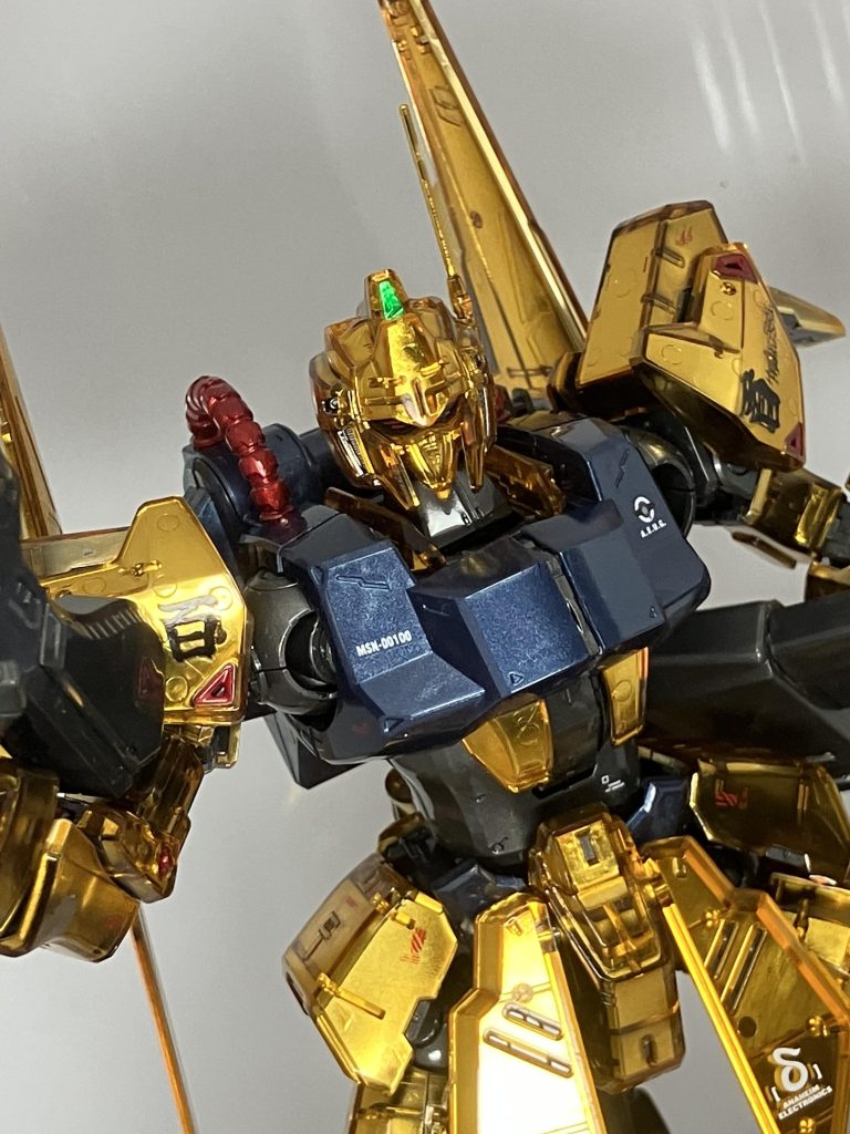 撮影も大変で光を当てれば当てるほど輝きをましてくれますがスペース的にめちゃ難しかった!