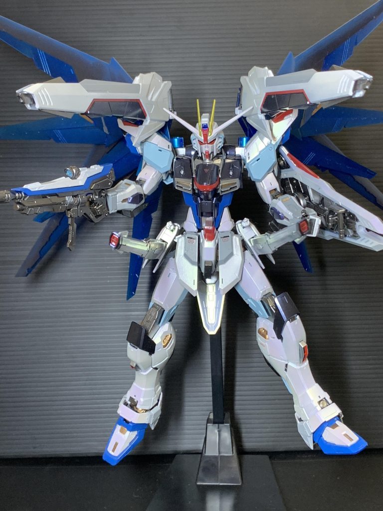 実は何回も黄色いアンテナ折れてます。シャープでかっこいいけど結構脆い