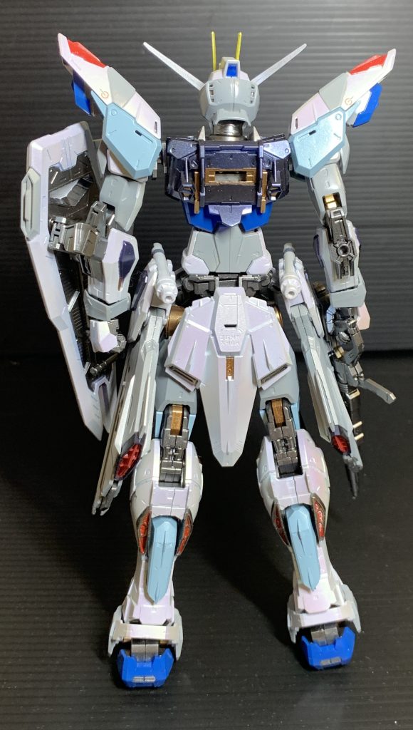 みにくいですがシールド裏も塗装頑張りました。