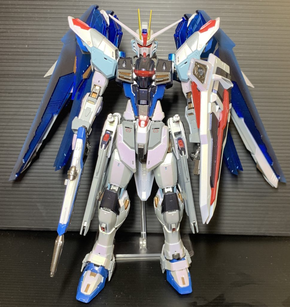 今回もチタニウムフィニッシュ風&メタルビルド風で塗装しました。なんかグレーの部分の塗膜が弱いです。