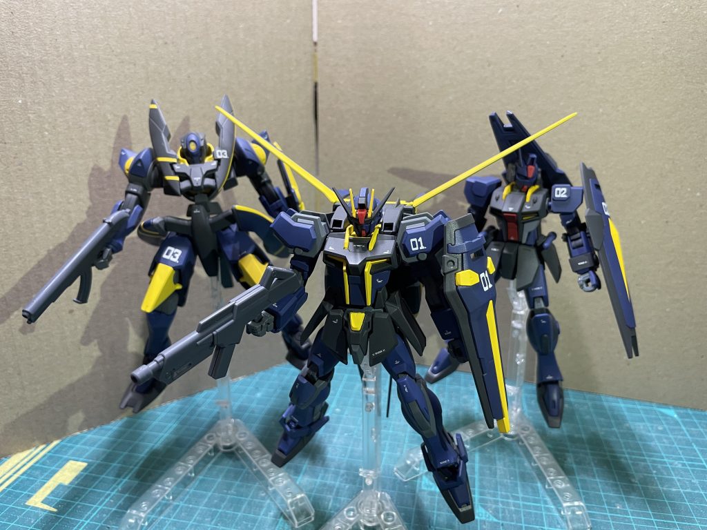 ティターンズの新型たちと並んで。