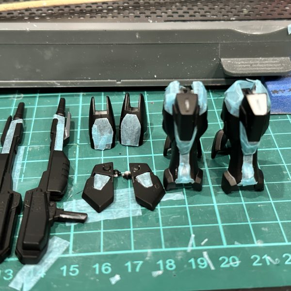 ウイングゼロ　サフまで吹けましたが風邪引いたので製作ストップ中です。代わりにゆっくりですがRGエピオンの仮組みをしています。流石RG この時点でもカッコいいですねw（4枚目）