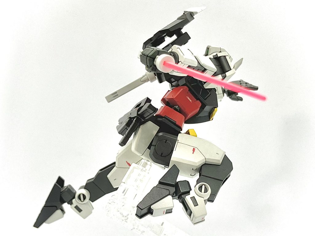 胴体 & 腰・上半身を前屈させるために、胴体に可動する関節を仕込みました。・コアスプレーガンを腰にぶら下げるためのジョイントを自作しました。