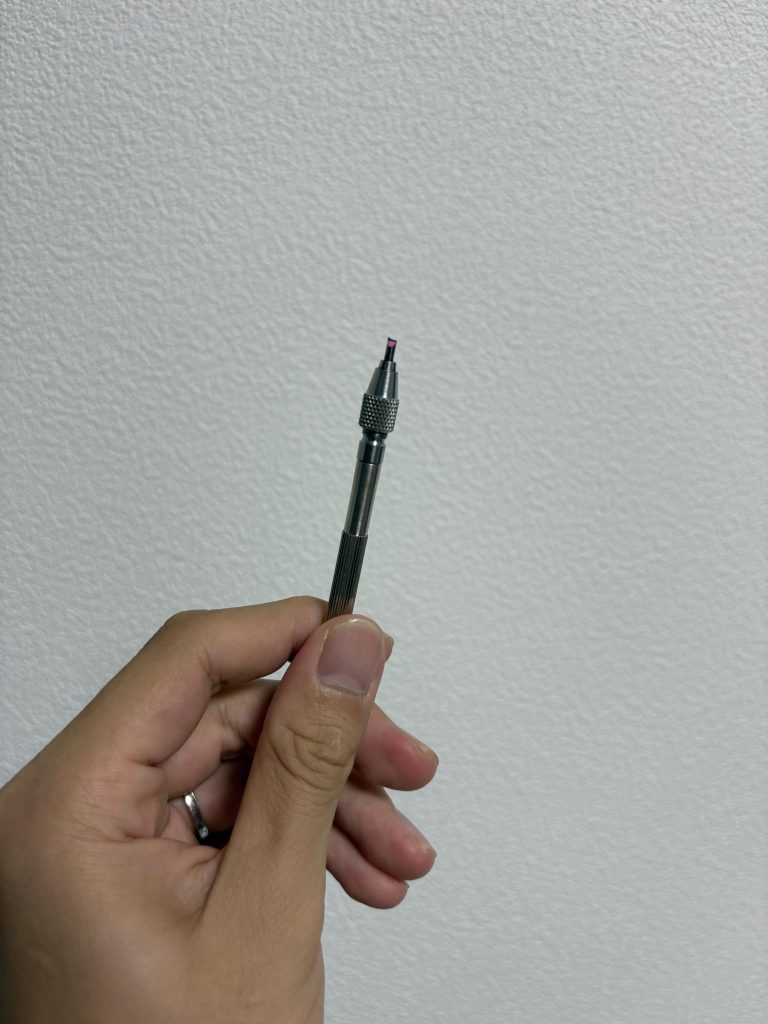 私ごとですが…長年愛用していた筋彫りブレードが逝きました。ヴィダールめ……