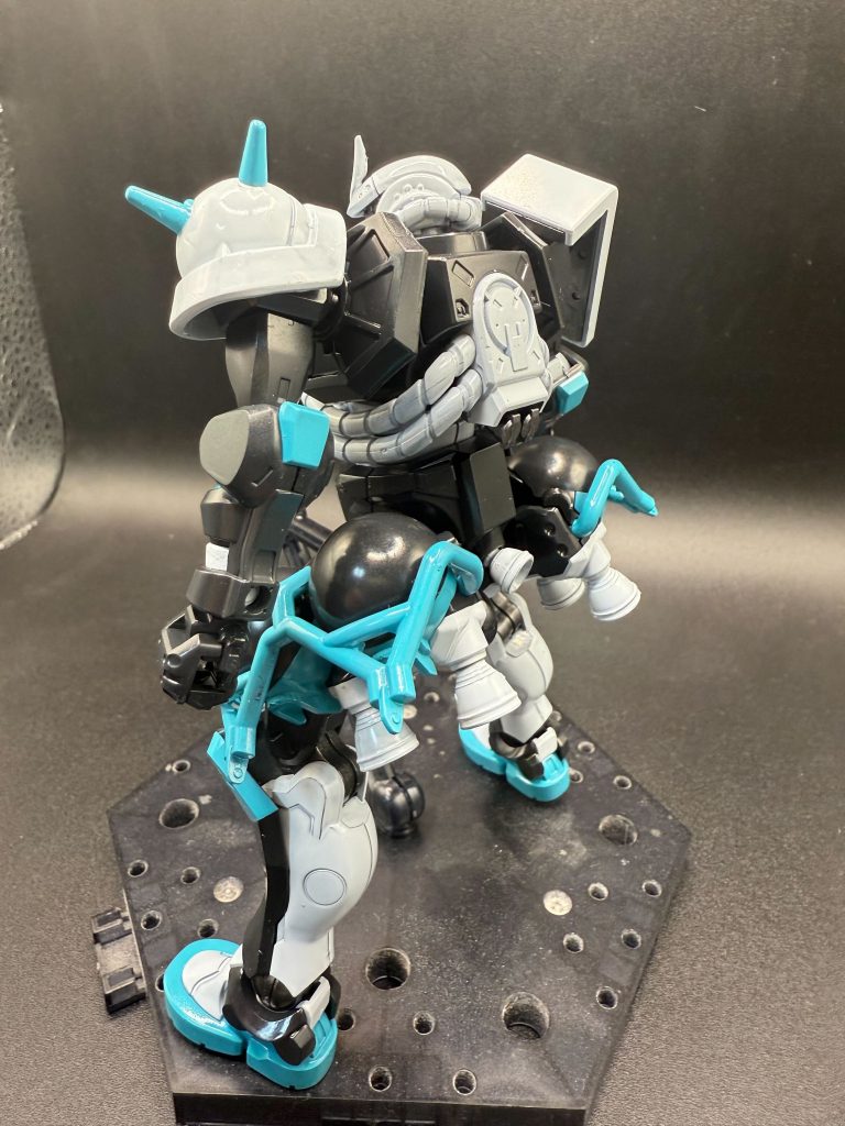 色分けはRGザク（初音ミクカラー）（の画像）を見ながら考えました。まあまあイメージ通りの緑