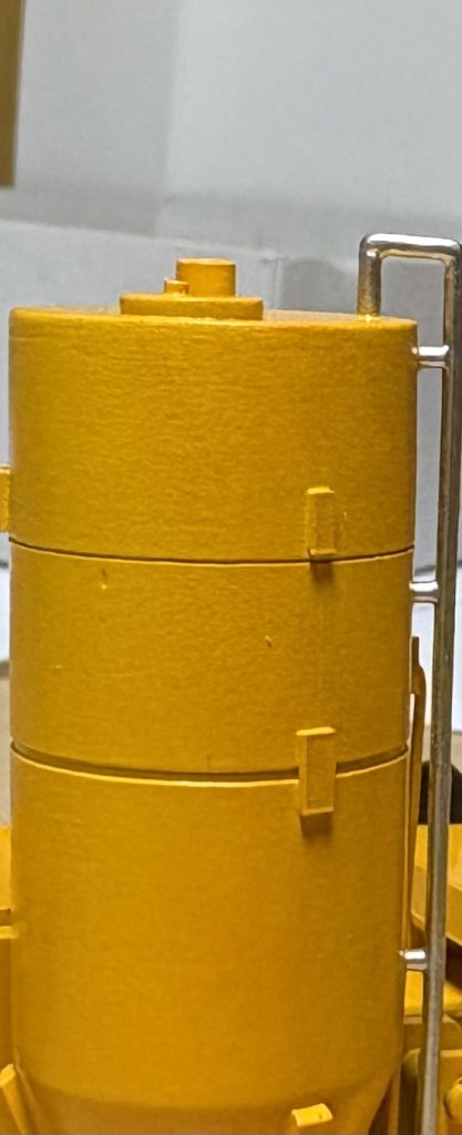 作品名：くっそ〜！アタシとしたことが…<p>アタシ、燃料貯蔵タンクを作ったんです。とりあえず黄色に塗ろうと思って、いつも通り筆で塗り始めたんですが、全然キレイに塗れません(zaku-kao9) なので、久しぶりに缶スプレーを買いに行きました。 買い物をしながら、  […]</p>
