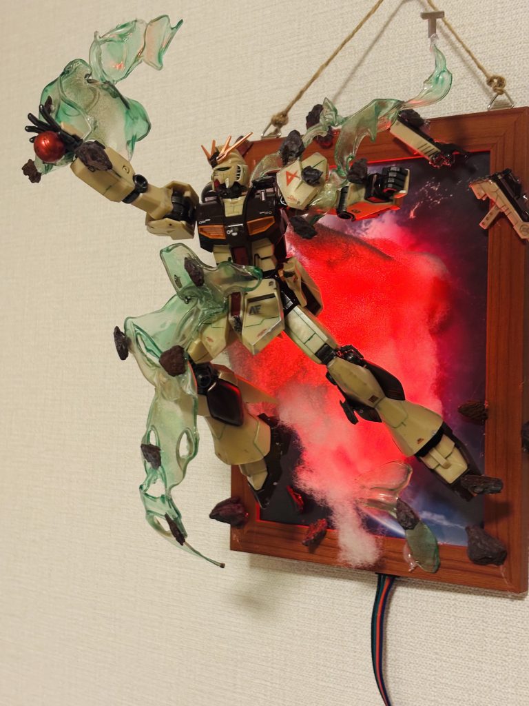 LEDテープライトを仕込み電飾はカラー変更できます緑のサイコフレームカラーやバーニアの青カラーなど雰囲気で変えられます