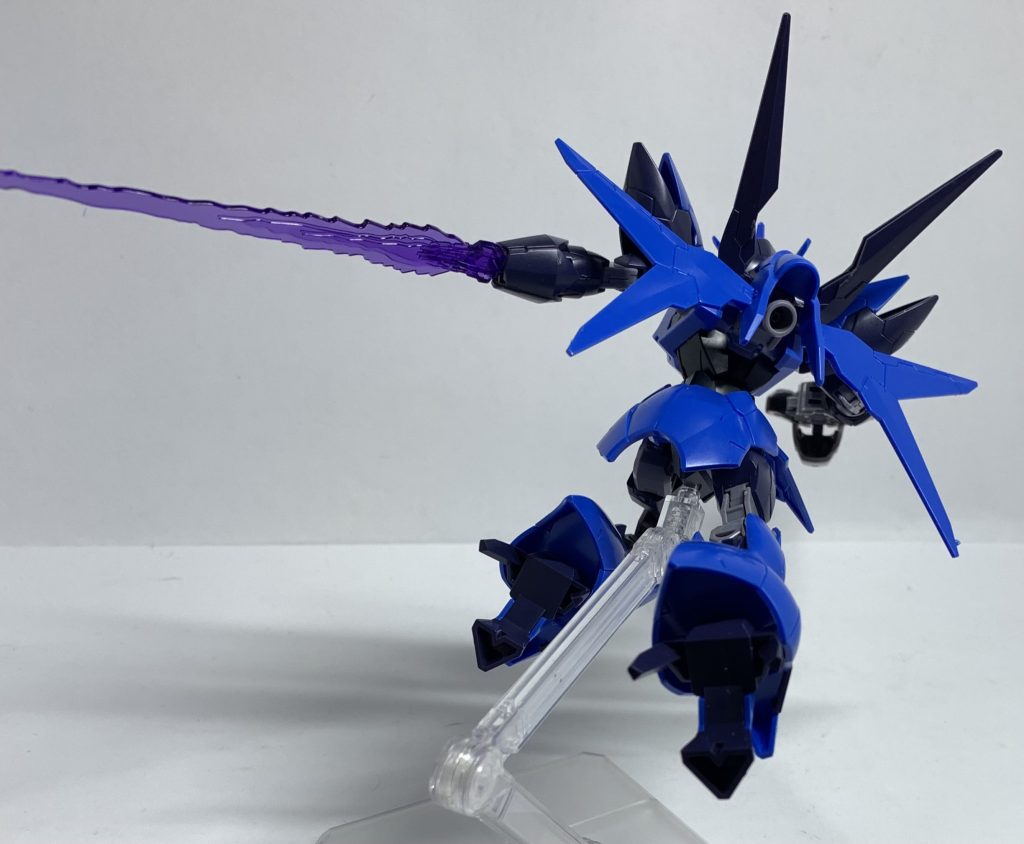 飛翔ポーズを後ろ姿で