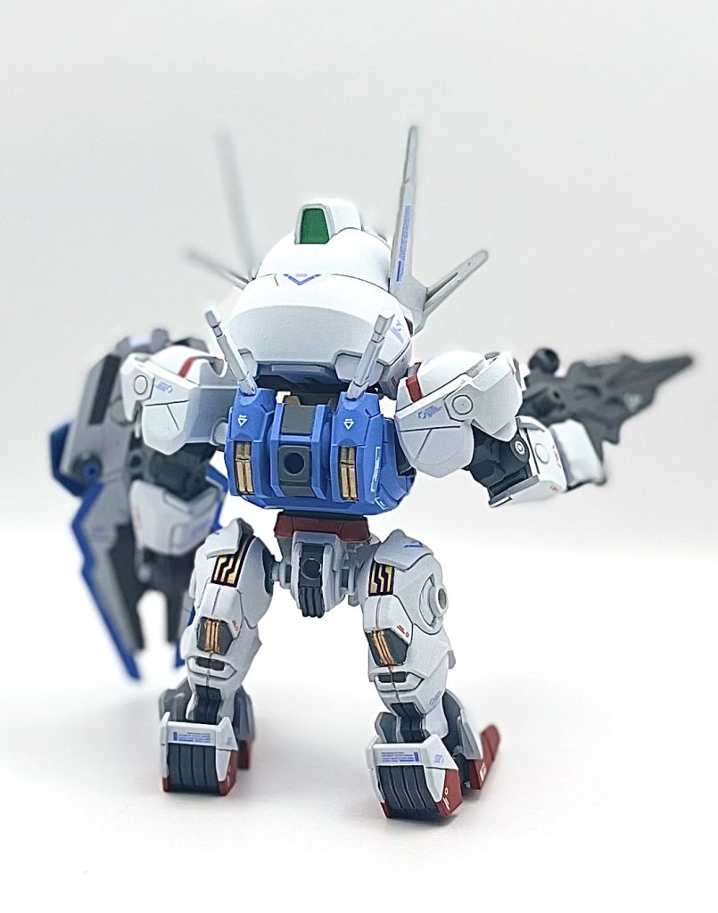 メインカラーは水星の魔女の水性ホビーカラーを使ってみました。細かいところは筆塗りです。水性プレミアムトップコートつや消し。これのさわり心地好きです。