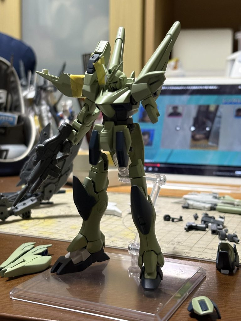 前腕がどうしてもザンスパインの肩に見えてしまい。それっぽく再現できないかを検討し始めたのがきっかけでした。