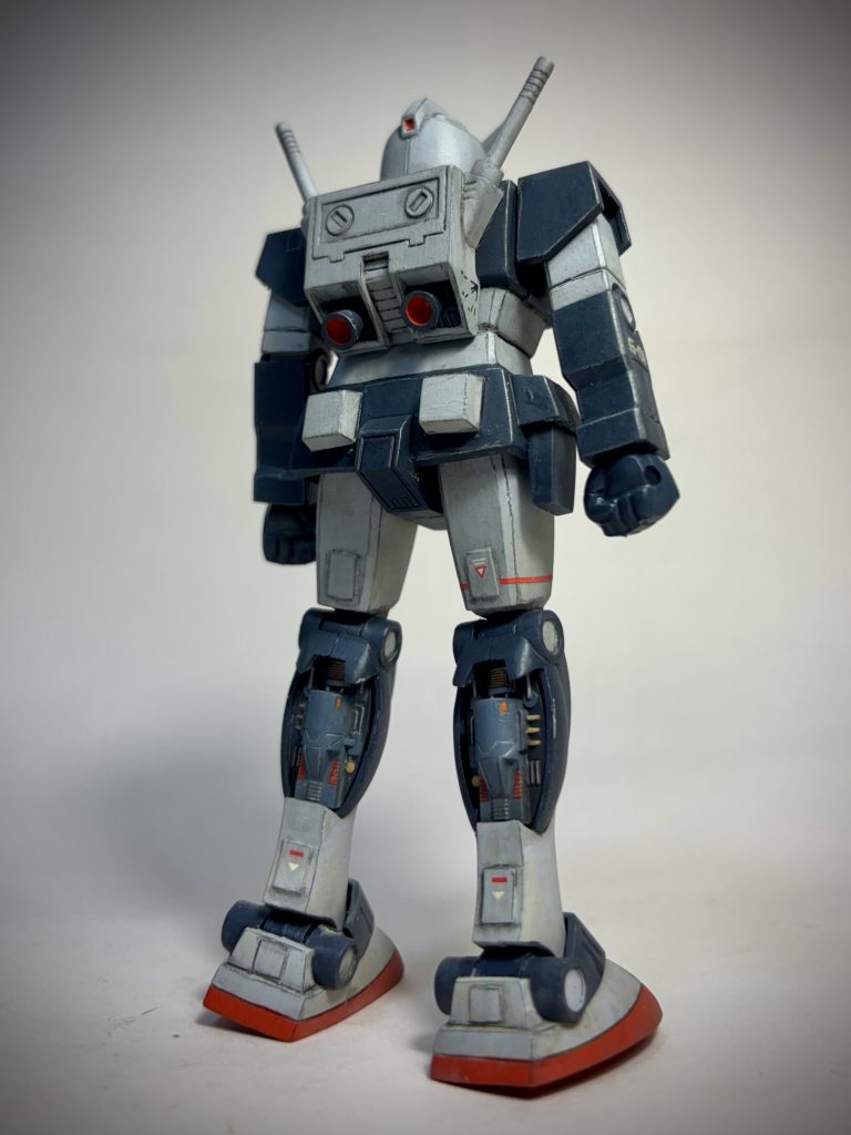 プロトタイプガンダムといえば、ふくらはぎですね。色の配色になやみました。