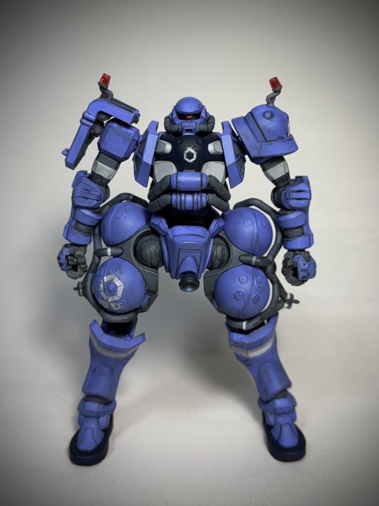 キットのカラーも濃い目で嫌いじゃないのですが、少し明るくして、単色にしてみました。付属のシールを貼っています。