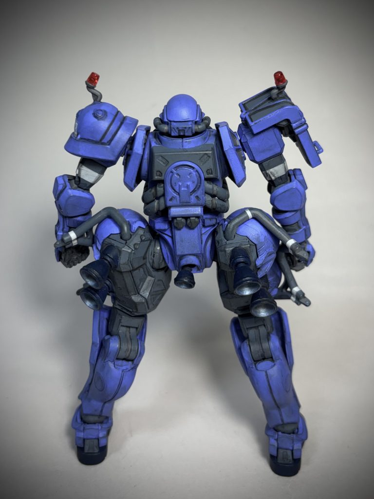 グレーも明るめで、塗装後にウォッシングとパステルエッジを入れています。