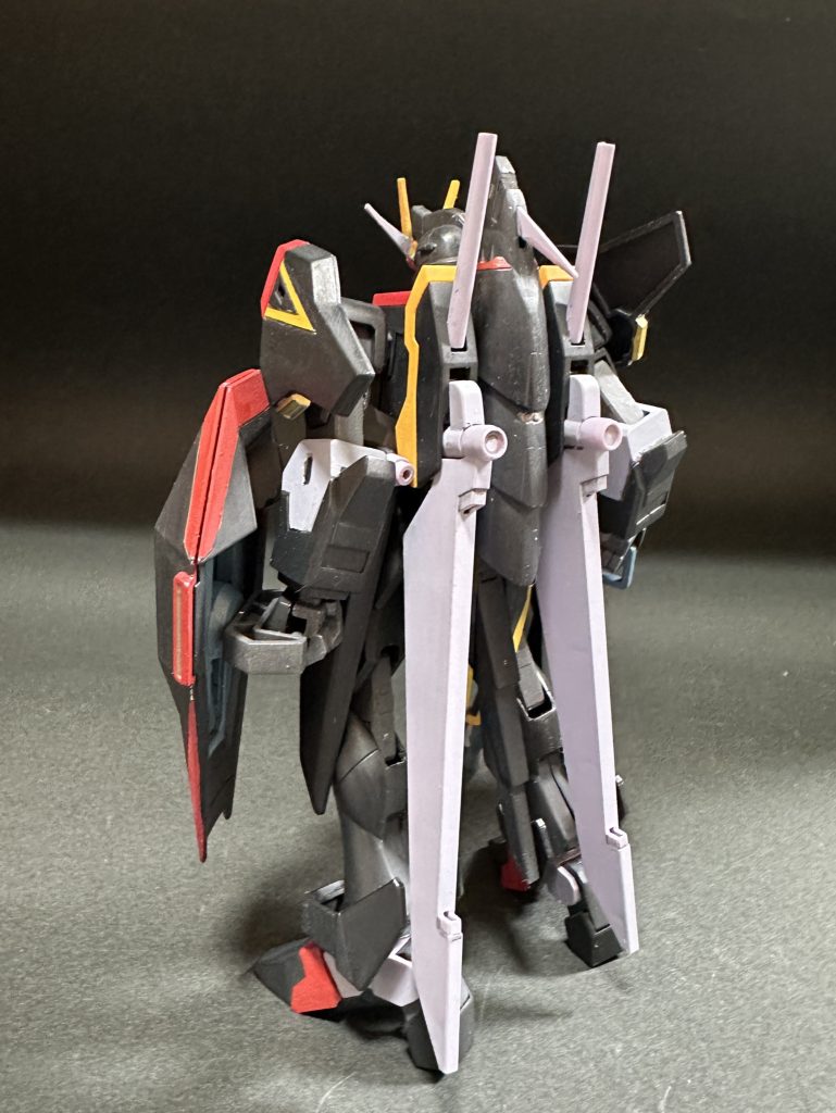 つくってみると思いのほか塗り分ける色が多くって、荒っぽい仕上がりになってしまいました。