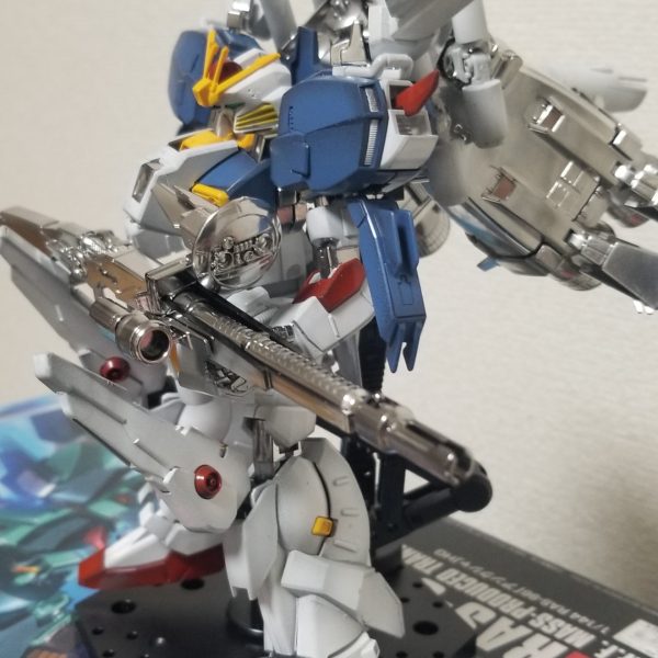 HG Ex-Sガンダム、全塗装完成、、、前。ここから細かい塗りを行うんですが、今が一番格好良い可能性語があるな、、、と思いアップしました。バックパック本来黒だけど、メッキのままでもアリだな。。。(既に肩の赤パーツどっかいった)（3枚目）