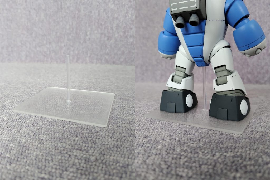 専用台座1.7mm厚の透明プラ板にランナーを挿してあります。飾り棚がジオン軍でいっぱいになってきたので、小さい台座を用意しました(zaku-kao4)