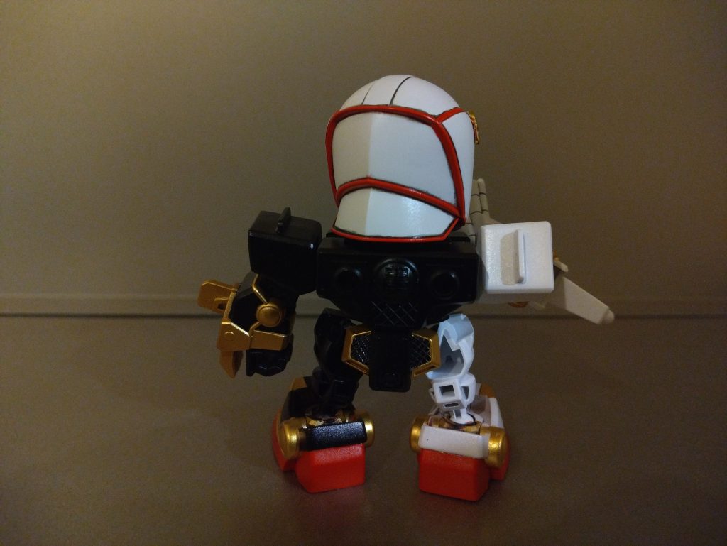 後ろは塗装する体力は残っておらず残念な感じに(gundam-kao10)