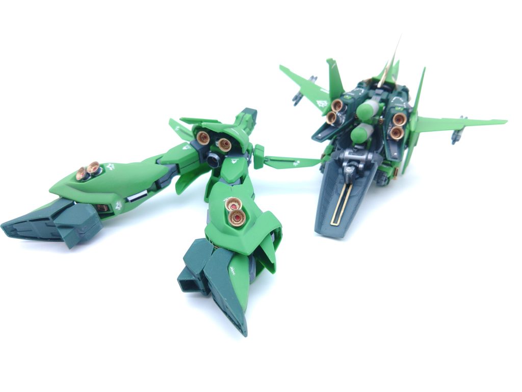 MS形態と分離形態のバックショット市販のバーニアパーツを追加で貼り付けているだけだが、なかなかカッコいいんじゃないだろうか？