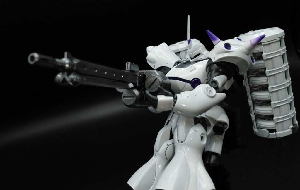 装備①：ロングビームライフル長射程のビームライフル。高威力だが連射は効かない。