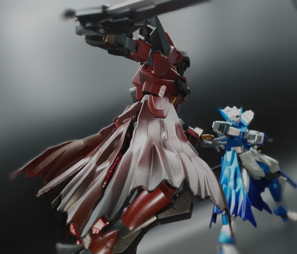 以上になります。ご覧頂きありがとうございました！「Devil May Cry」シリーズは個人的に非常に思い入れがあり、大好きな作品なので、ガンプラを使ってキャラを再現したいと思い作成しました。自己満の塊ではありますが、自分の好きな物同士でこうして形にできたのは満足です(^_^)ダンテには双子の兄(通称「鬼いちゃん」)がいるのですが、そちらも作成しているのでまた投稿しましたらよかったらご覧下さい。