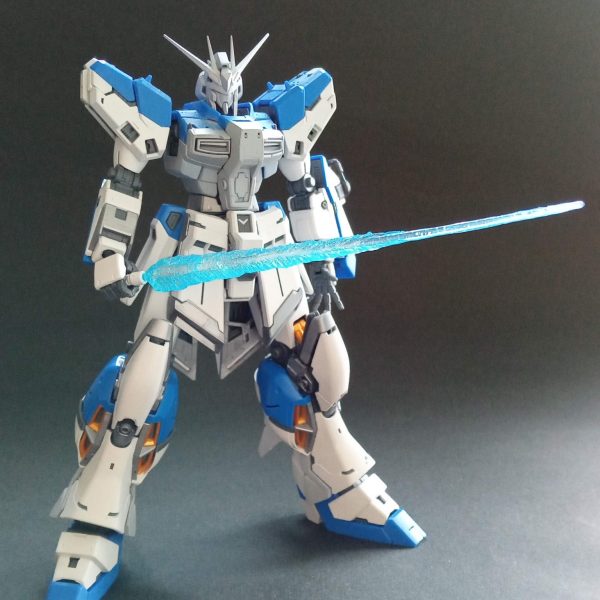 ＲＧのhi-νの制作の進捗。【エフェクトビームサーベルの制作】余っていたビームサーベルにプラ板で土台を作り、エポパテをもり、削る。お湯まるＵＶレジンで複製し、蛍光ブルーで上塗り。ＵＶレジンは、ブルーとクリアの2種を制作。【胸部ディテール改修】顔のイカツサに負けてるのでｗコクピットハッチまわり、ダクトまわりを弄る。・コクピットハッチの横の幅増し、2つの穴をディテール足し、コクピットハッチのディテール追加。・ダクト下のジョイントむき出しをプラ板で蓋。・脇したの排気穴をエポパテでふさぐ。【追記】お湯まるレジンの型作り風景ｗお湯まる下側（クリア）に型のビームソードと合わせた時のガイドになるもの付けて（2か所あったほうがずれないけど、1個でやった）冷やして固まったら、メンソレータムみたいな離型剤になるものを表面に塗って、お湯まる上側（紫）を上から被せて冷やす。（1枚目）