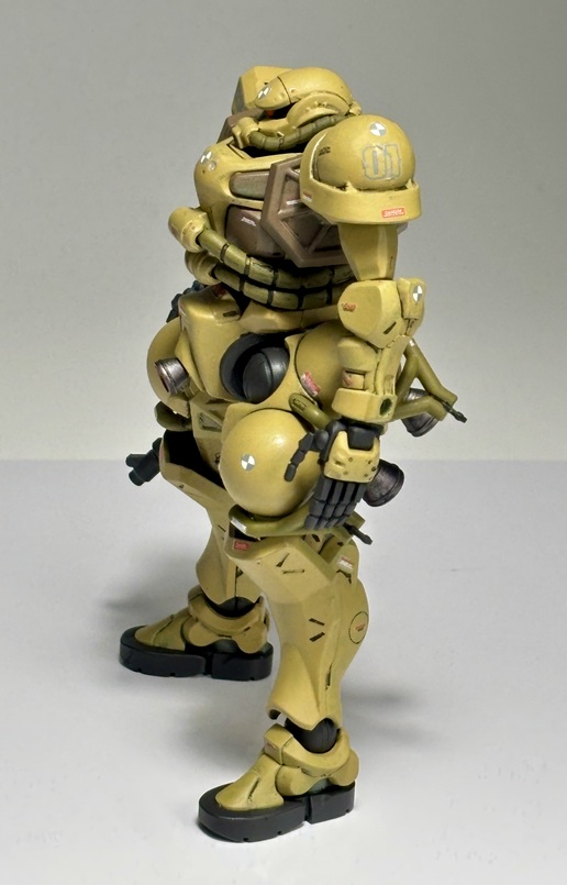 ベースはGQザク。軍警ザクにバズーカが付属して200円高くなった緑のほうですね。ようやく発売。