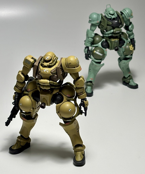 いつものように水性ホビーカラーで筆塗り全塗装。水彩絵の具で墨入れして、デカール貼って艶消しトップコートで仕上げ。メイン色はH79サンディイエロー。他にH72ダークアースやH81カーキ。デカールは全てガンダムデカール。あちこちに貼ってある衝突実験マーク(ターゲットマーク)はオリジン用のガンダムデカールから。