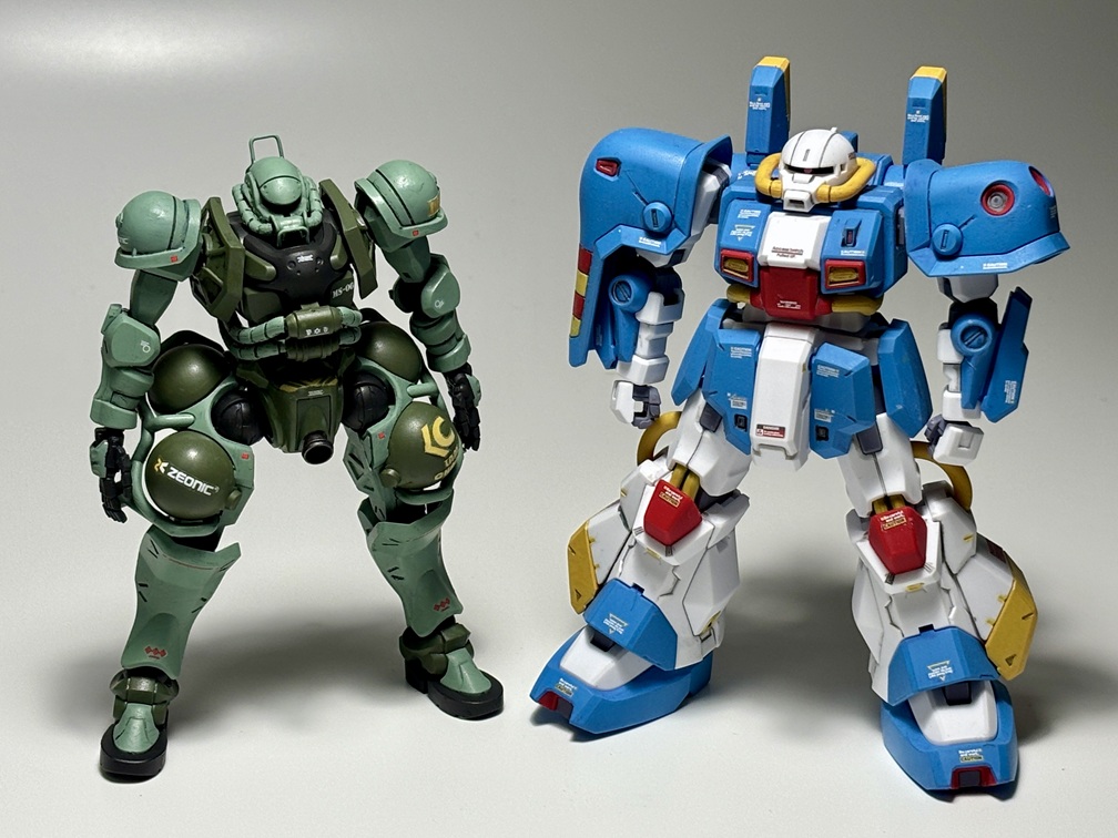 世界線は違いますが、同じく民間用MSであるホビーハイザックとパシャリ。ホビーハイザック 逆シャア版 風https://gumpla.jp/hg/1534669