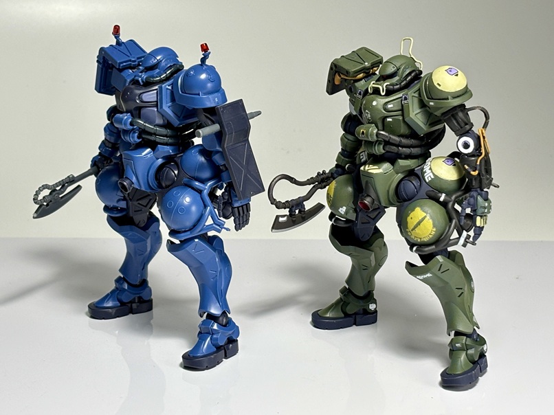 ヘッドは前後にプロテクターを追加。1ミリほどのワイヤーを加工。