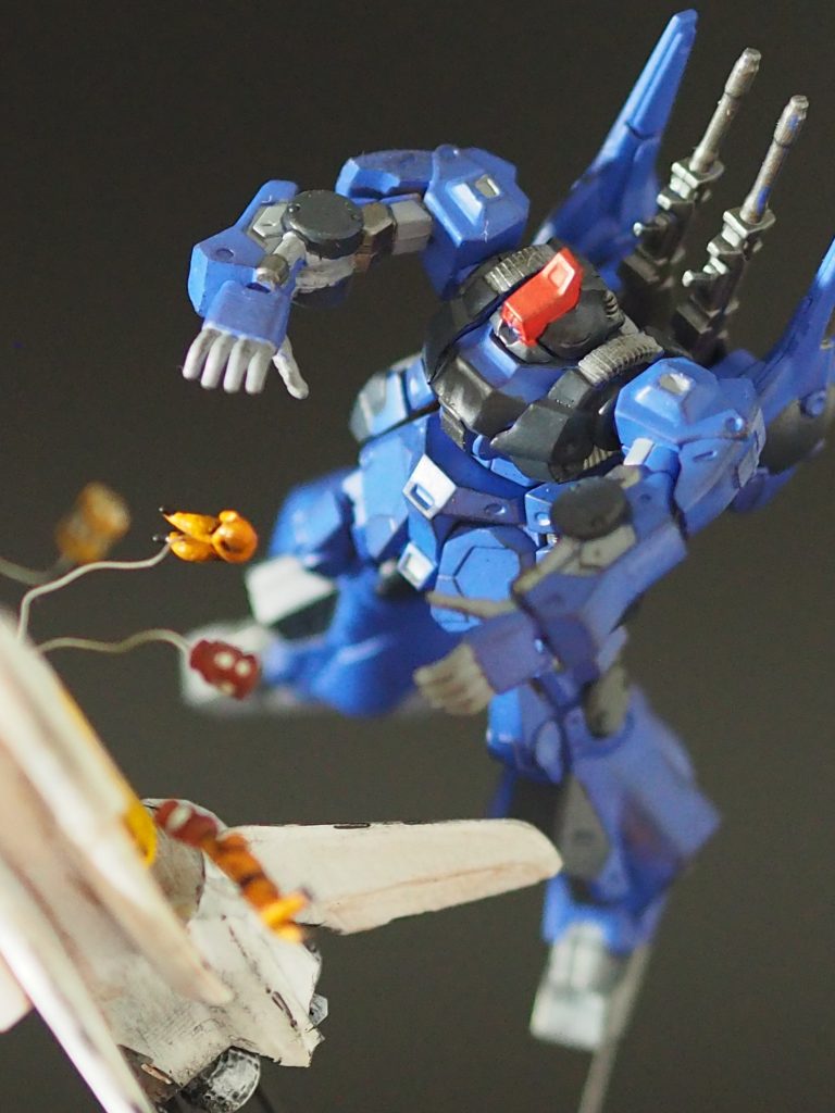 最後に、今年はアーティファクトを中心に塗装済みの完成品は作ってきたので、オラザクもそうしました。また、これの他にも作品を投稿しましたが、そちらは別途投稿させていただきます。今年はガンプラの買い控えというか買いたいものが直ぐ買えない状況だったので、HGのパチ組み消化も滞ってまして何だか手が進まない年でした。アーティファクトの塗装を初めて、小スケールでジオラマが作れる楽しみを覚えたのがせめてもの救いだったと思います。仕事も忙しいし作る時間も無いってのはありますが、あれも作りたいこれも作りたいという楽しい悩みは昔みたいに増えてくれると良いですね。