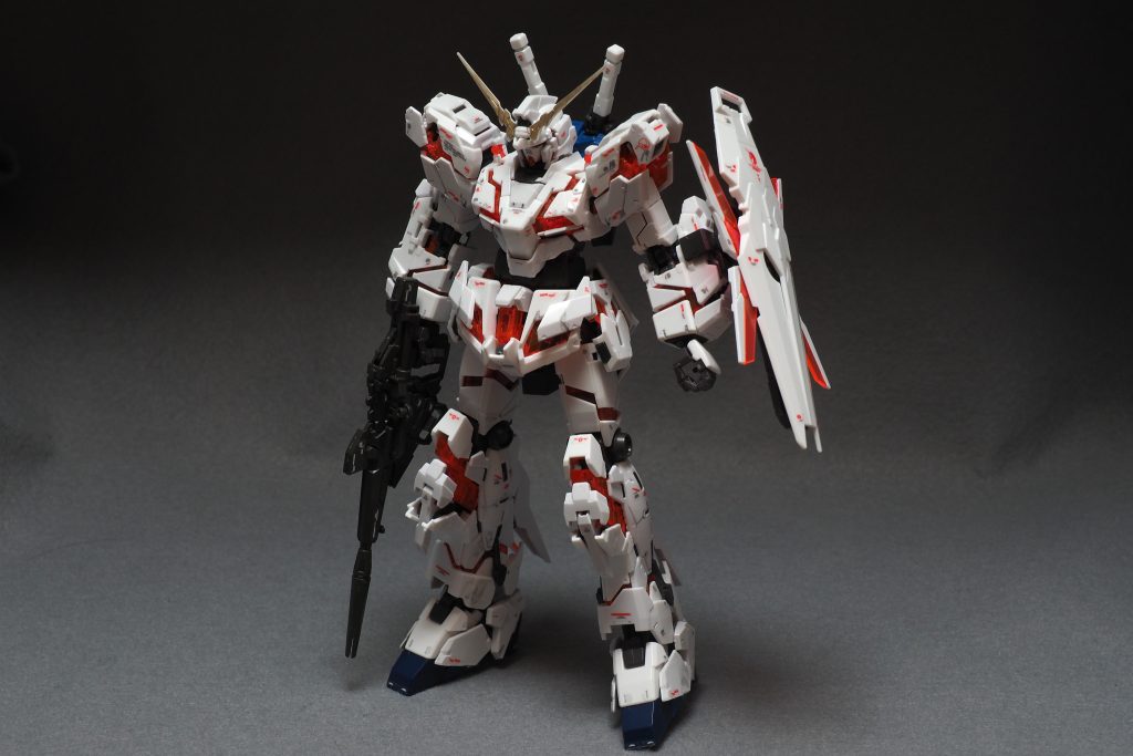 デストロイモード。前述の通りユニコーンモードの方が好きなのですが、このサイズにこれだけディティールが詰まっているとやたらとカッコよく見えてデストロイモードで飾っています。