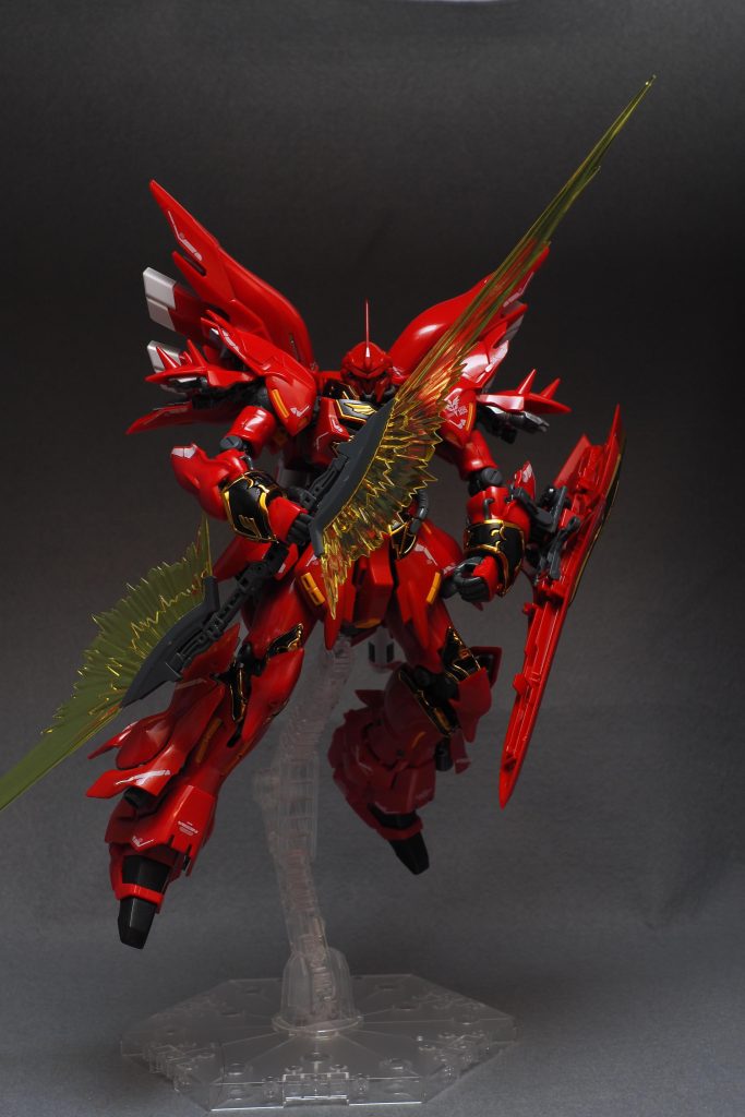 ビームアックスは連結して画角にとても収まらないほどのボリュームが出ます。ポージングは地獄ですが造形が良く美しいので飾っておくには最高です。