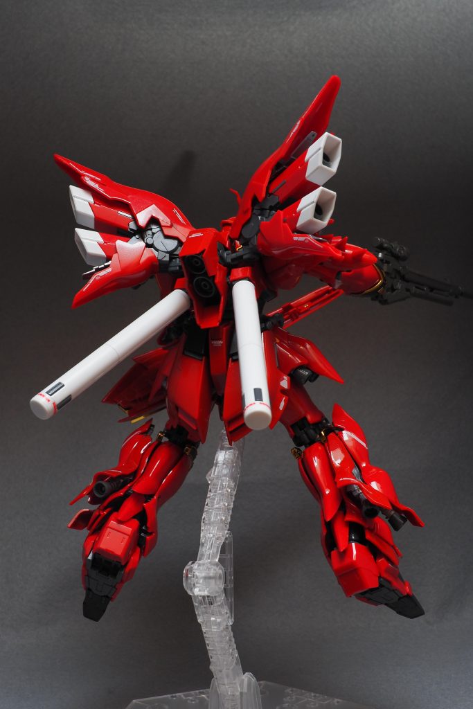 しかし毎回言ってますがRGはやはり良いですね。塗装しなくても色分けが細かいしディティールも抜群なのでなるべく手を加えず組み立てるのだけ楽しみたい私のようなライトユーザーに優しいです。