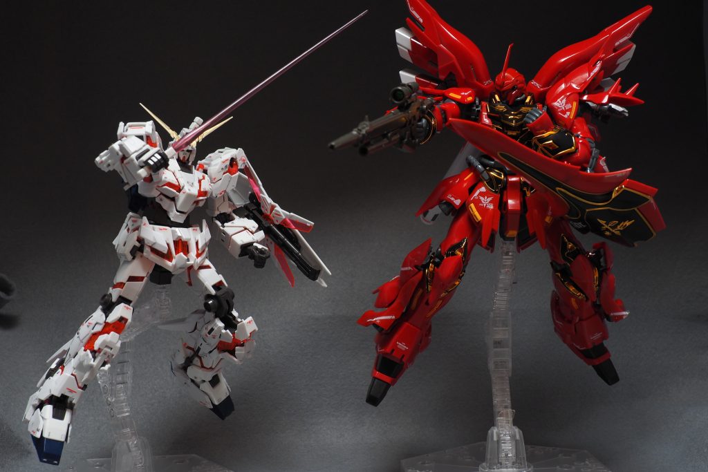 RGシナンジュとともに。νガンダムとサザビーのように対になる機体で絵になりますね。