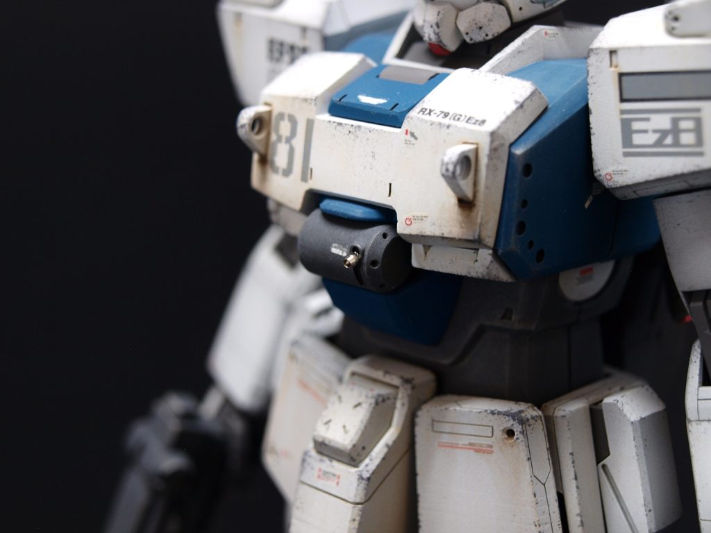 今回の改修は、某雑誌の作例を真似て作りました。難しかったのは、胸を左右2mm詰める工作でした。