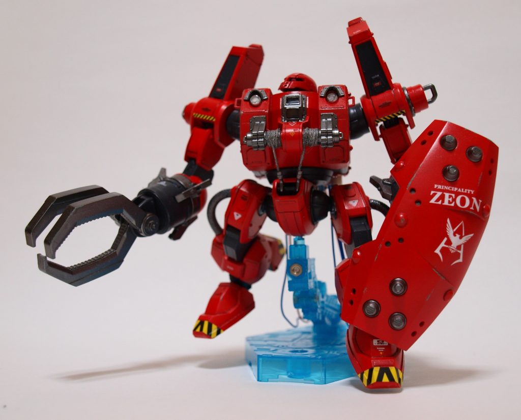 コックピットは窓部分をくり貫いて透明プラ板を入れ内部をディーテールアップ他にもウインチ、ライトを始め細かい所にﾁﾏﾁﾏと手を入れた