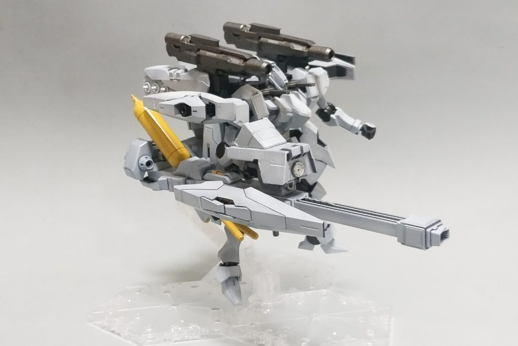 大型火器は当初レールガンをイメージしましたが、エネルギー兵器の方が良いのかな…とか迷ううちにとりあえず形になりました。砲身はスタンドです。外側の盾と連動して伸縮します。